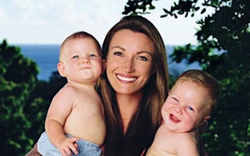 Jane Seymour, 72, shows off twin sons she gave birth to aged 44 – “handsome men”