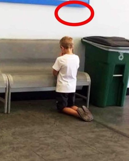 Mom find son kneeling to pray in Walmart