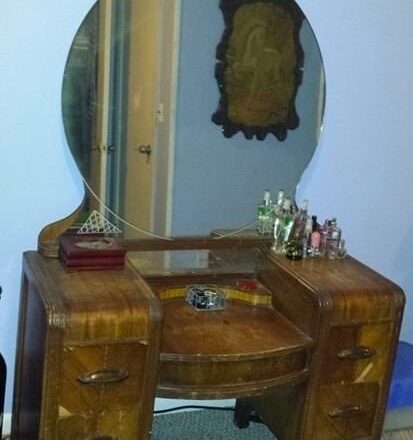 Instead of throwing a 1942 vanity table away, the man brought it back to life and turned into a modern piece of furniture