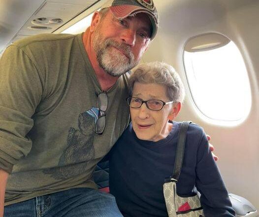 Man Gives Up His First-Class Seat To 88-Year-Old Stranger, Bringing Her To Tears